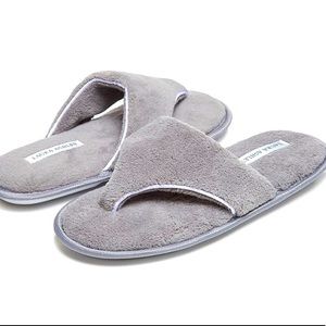 NWT Laura Ashley Women’s Gray Slipper Med